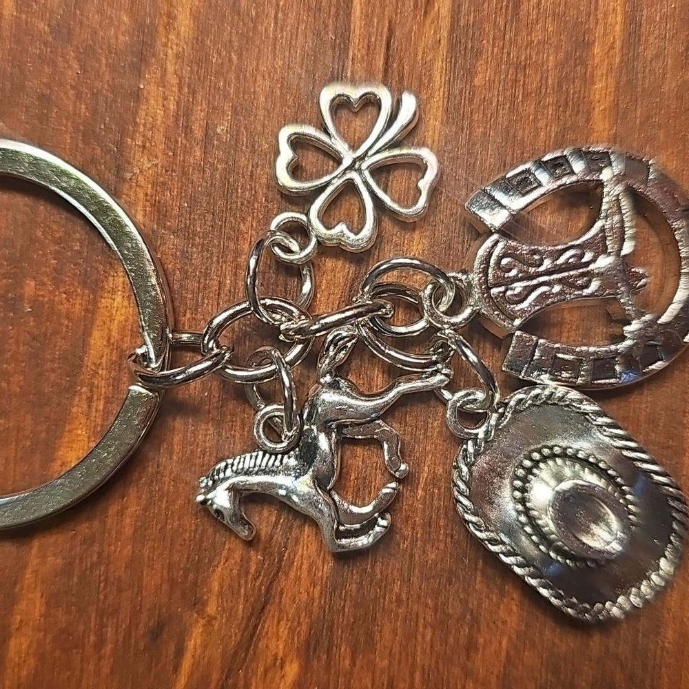 Silver Charm Keychain with Horse and Horseshoe - Picture 3 of 3